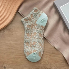 Load image into Gallery viewer, 5-Pairs: Vintage Court Style Short Socks
