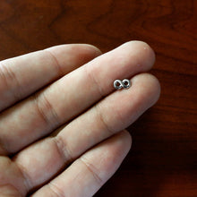将图片加载到图库查看器，20G Gleaming Infinity Symbol Nose Screw
