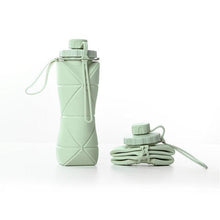 Load image into Gallery viewer, 600ml Folding Silicone Water Bottle Large Capacity Lightweight Sports Water Bottle Outdoor Travel Portable Water Cup Collapsible Water Bottle Silicone Foldable Water Bottles For Travel Easy-To-Carry Design
