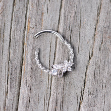 将图片加载到图库查看器，16G 3/8 Clear Gem Star Twisted Hinged Segment Ring
