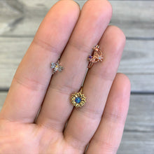Load image into Gallery viewer, 20G 7mm Gold Tone Blue Center Sunflower Nose Screw
