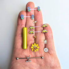 将图片加载到图库查看器，Clear Gem Gold Tone Red Yellow Bee Flower Belly Ring
