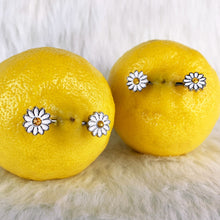 Load image into Gallery viewer, 14G 9/16 Yellow Gem White Daisy Flower Hippie Nipple Ring Set
