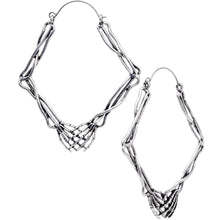将图片加载到图库查看器，Skeletons Holding Hands Halloween Tunnel Plug Earrings
