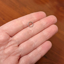 将图片加载到图库查看器，20G 1/4 Grade 23 Titanium Bendable Hoop Ring

