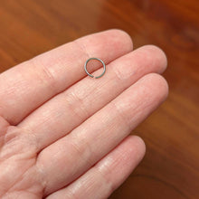 Load image into Gallery viewer, 20G 7mm Grade 23 Titanium Bendable Hoop Ring
