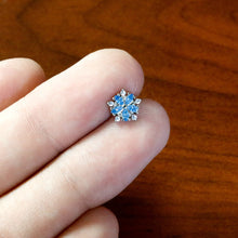 将图片加载到图库查看器，16G 1/4 Blue CZ Gem Floral Burst Cartilage Tragus Earring
