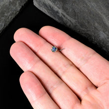 将图片加载到图库查看器，20G 7mm Spring Flower Green Blue L Shape Nose Ring
