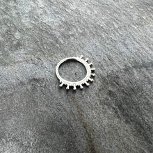 将图片加载到图库查看器，16G 3/8 Splatter Effect Hinged Segment Ring

