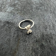 Load image into Gallery viewer, 20G 5/16 Textured Little Bow Seamless Nose Hoop
