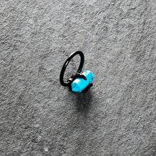 Load image into Gallery viewer, 16G 3/8 Blue Turquoise Black Claw Obelisk Hinged Segment Ring
