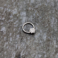 将图片加载到图库查看器，16G 3/8 Clear Gem Filigree Winter Snowflake Hinged Segment Ring
