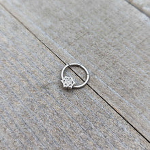 将图片加载到图库查看器，16G 3/8 Clear Gem Filigree Winter Snowflake Hinged Segment Ring
