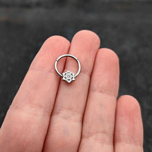 将图片加载到图库查看器，16G 3/8 Clear Gem Filigree Winter Snowflake Hinged Segment Ring
