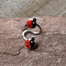 将图片加载到图库查看器，Clear Gem Ladybug Yin Yang Spiral Twister Belly Ring
