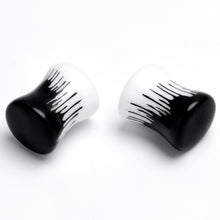将图片加载到图库查看器，White Black Drip Acrylic Double Flare Plugs
