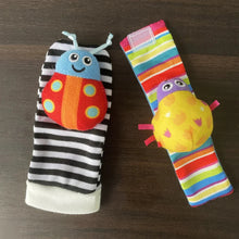 将图片加载到图库查看器，4 PCS Baby Rattle Toy Set Soft Animal Socks &amp; Wrist Straps for Newborns 0–12 Months Educational Plush Toys
