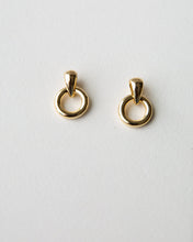 将图片加载到图库查看器，Icon Earrings
