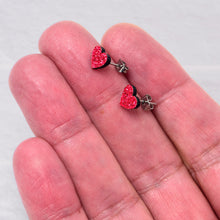 将图片加载到图库查看器，Ruby Red Glitter Heart Stud Earrings
