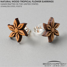 将图片加载到图库查看器，Natural Maple Wood Blooming Flowers Stud Earrings
