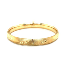 Load image into Gallery viewer, Classic Floral Carved Bangle in 14k Yellow Gold (8.0mm)
