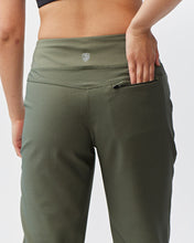 Load image into Gallery viewer, Excel Jogger 7/8 Length 28" Pant
