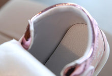 Load image into Gallery viewer, Modern Trend NEW Fashion Style Baby Fashion Sneakers For Children Girls  Star Luminous Child Casual Colorful Light LED Shoes Sneakers
