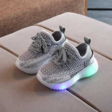 将图片加载到图库查看器，New Baby Flashing Lights Sneakers Toddler Little Kid LED Sneakers Children Luminous Shoes Boys Girls Sport Running Shoes
