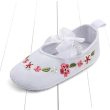 Load image into Gallery viewer, Newborn First Walkers Toddler Shoes Non-slip Baby Girls Kids Floral Shoes Princess Shoes Soft Sole Kids Toddler Infant Boots

