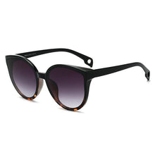 将图片加载到图库查看器，Luxury Modern Elegant Lady  Sunglasses WIth  Cat Eye Women Eyewear  Plastic Frame Clear Lens With  UV400 Protection
