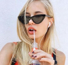 将图片加载到图库查看器，Vintage Cateye Sunglasses For Women In Famous Retro Small Cat Eye Style In NEW Modern Edition with UV400 Protection
