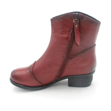 Load image into Gallery viewer, BEYARNE New Women's Fashion Winter Warm Genuine Leather Ankle Boots Women Oblique Zipper Floral Boots for Women Red Black Blue
