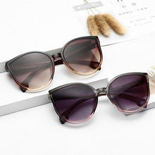 将图片加载到图库查看器，Luxury Modern Elegant Lady  Sunglasses WIth  Cat Eye Women Eyewear  Plastic Frame Clear Lens With  UV400 Protection
