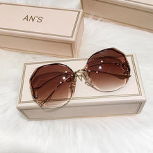 Load image into Gallery viewer, Fashion Gradient Women and Girls Modern Hexagon Metal Sunglasses For Summer In Elegant Retro Post Modern Style With UV400 Protection
