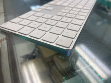 将图片加载到图库查看器，Apple Magic Keyboard with Numeric Keypad MQ052LL/A Silver – Wireless
