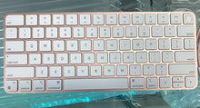 将图片加载到图库查看器，Apple Magic Keyboard (2nd Gen) Touch ID / Pink Compact A2449
