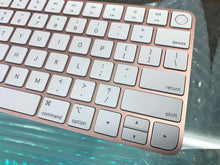 将图片加载到图库查看器，Apple Magic Keyboard (2nd Gen) Touch ID / Pink Compact A2449
