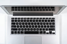 将图片加载到图库查看器，2013 Apple MacBook Air Laptop 13-inch – 1.7GHz Intel i7 8GB RAM 512GB SSD Silver
