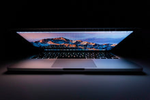将图片加载到图库查看器，MacBook Pro (2015) 13-inch – Intel Core i5 2.7GHz – Iris Graphics 6100
