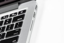 将图片加载到图库查看器，MacBook Pro (2015) 13-inch – Intel Core i5 2.7GHz – Iris Graphics 6100
