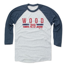 将图片加载到图库查看器，James Wood Washington Font
