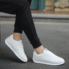 将图片加载到图库查看器，New Men Running Shoes Casual Shoes Fashion Sneakers Loafers Outdoor Male Leisure Sports Breathable Jogging Tenis Luxury Shoes
