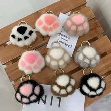 将图片加载到图库查看器，Cat Paw Plush Keychain – Cute Fluffy Faux Fur Pendant for Bags &amp; Keys
