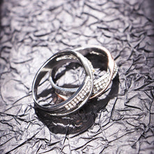 Load image into Gallery viewer, Weight Loss Crystal Rhinestone Ring Slimming Healthcare Ring Magnetic Jewelry
