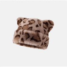 将图片加载到图库查看器，Leopard print plush teddy bear hat for women, sweet and cute, thick and warm, retro and versatile, hooded beanie.
