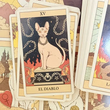将图片加载到图库查看器，El Tarot de los Gatos – 78-Card Spanish Divination &amp; Board Game Deck
