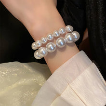 Load image into Gallery viewer, French Retro Simple Pearl Elastic Bracelet Fashion Everyday Versatile Temperament Women's Handwear
