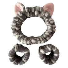 Load image into Gallery viewer, 3pcs Wash Face Headband Soft Comfortable Plush Headband Wrist Strap Set For Girls Cartoon Cat Ear Shaped Wash Up Headband Kit
