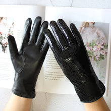 将图片加载到图库查看器，New Snake Print Leather Sheepskin Gloves Women's Fashion High Gloss Velvet Lining Autumn and Winter Warm Driving Gloves
