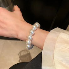 Load image into Gallery viewer, French Retro Simple Pearl Elastic Bracelet Fashion Everyday Versatile Temperament Women's Handwear
